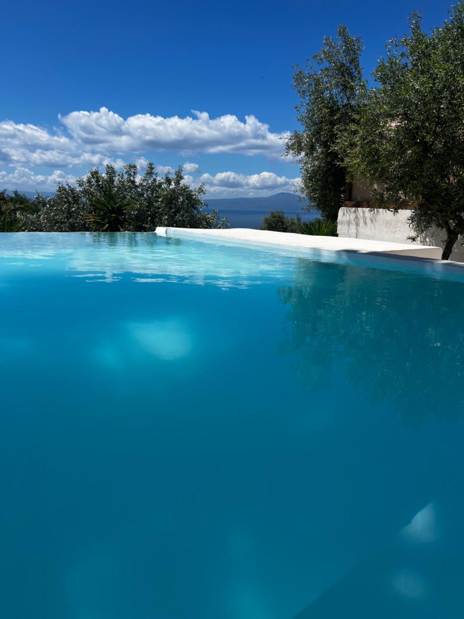 Rustic Hill Private Pool Suites Kalamata Extérieur photo